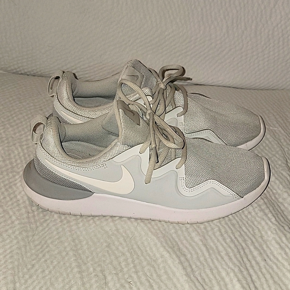 Women's nike sneakers
